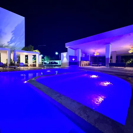 Apartamento Con Piscinas Y Amenidades In Punta Cana